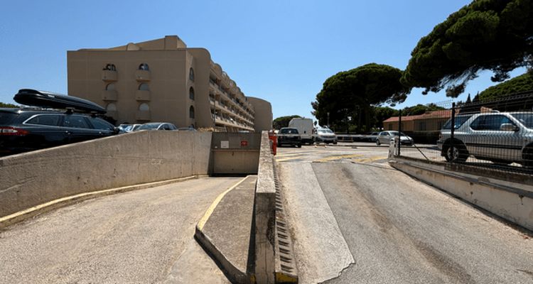 parking  à louer HYERES 83400