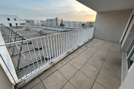 Vue n°2 Appartement 3 pièces T3 F3 à louer - Vitrolles (13127)