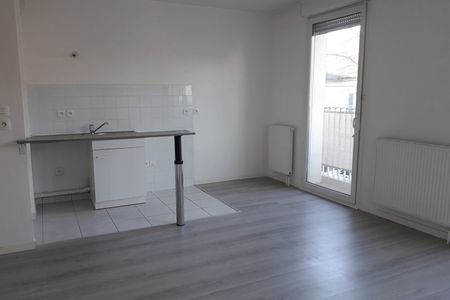 Vue n°2 Appartement 2 pièces T2 F2 à louer - Mantes La Jolie (78200)