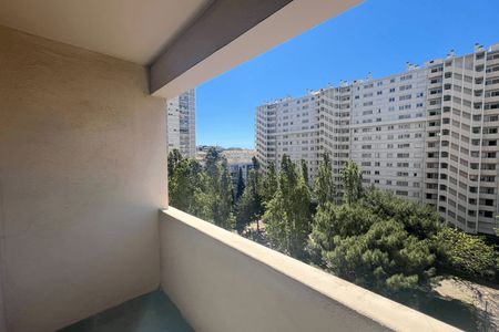 Vue n°2 Appartement 3 pièces T3 F3 à louer - Toulon (83000)