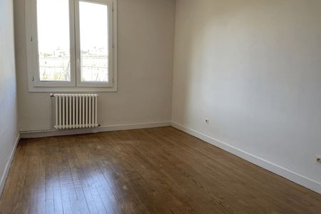 Vue n°3 Appartement 4 pièces T4 F4 à louer - Carcassonne (11000)