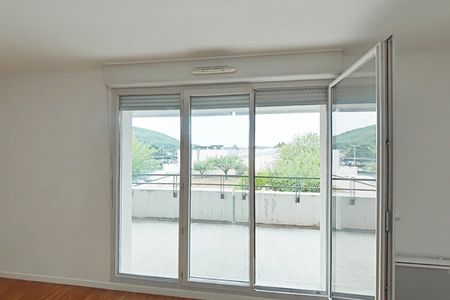 Vue n°3 Appartement 3 pièces T3 F3 à louer - Cahors (46000)