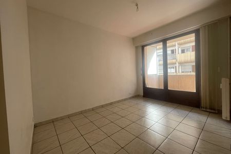 Vue n°3 Appartement 2 pièces T2 F2 à louer - Toulon (83100)