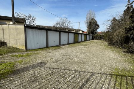 parking  à louer MEYZIEU 69330