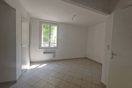 Vue n°3 Appartement 3 pièces T3 F3 à louer - Brignoles (83170)