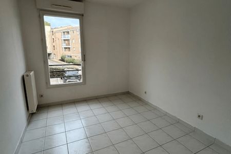 Vue n°3 Appartement 3 pièces T3 F3 à louer - Venelles (13770)