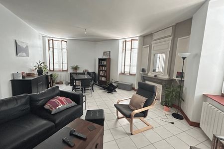 appartement 4 pièces à louer CHAZAY D'AZERGUES 69380