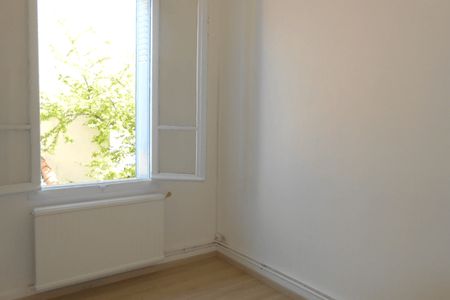 Vue n°2 Appartement 4 pièces T4 F4 à louer - Beziers (34500)