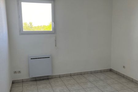 Vue n°2 Appartement 3 pièces T3 F3 à louer - Saint Michel (16470)