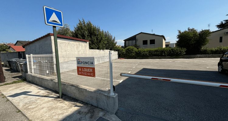 parking  à louer VALENCE 26000