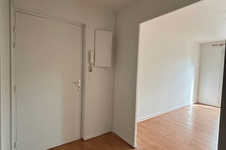 Vue n°2 Appartement 2 pièces T2 F2 à louer - Roissy En France (95700)