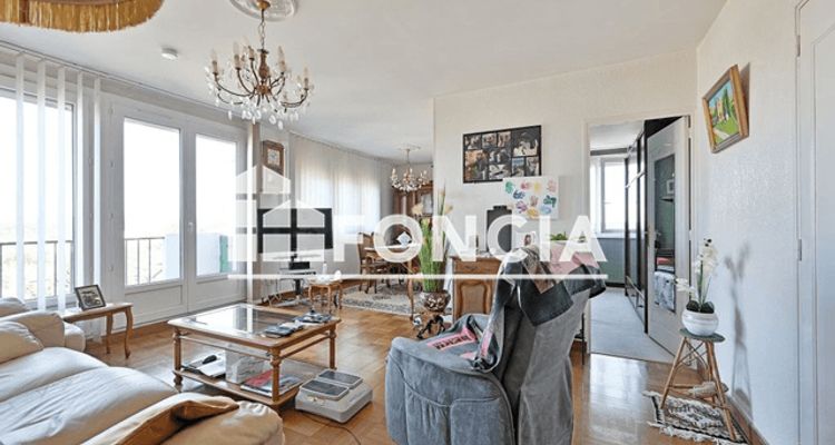 Vue n°1 Appartement 4 pièces à vendre - Avignon (84000) 124 000 €