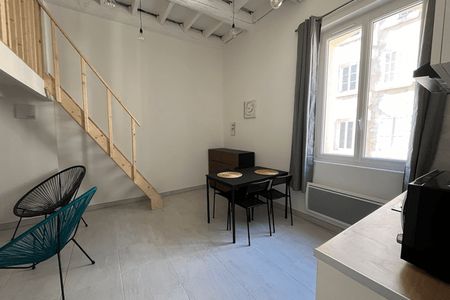 Vue n°2 Studio meublé T1 F1 à louer - Marseille 1ᵉʳ (13001)