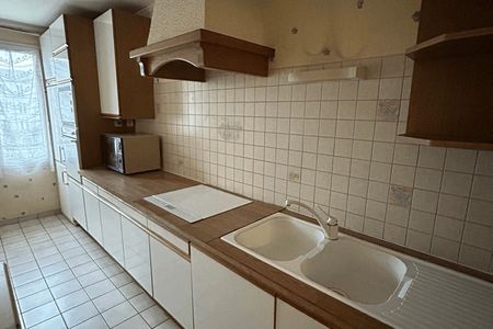 Vue n°2 Appartement 3 pièces T3 F3 à louer - Melun (77000)