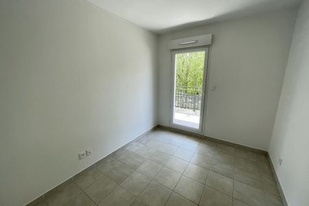 Vue n°3 Appartement 3 pièces T3 F3 à louer - Toulon (83100)