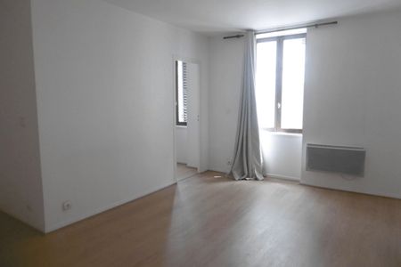 Vue n°3 Appartement 2 pièces T2 F2 à louer - Clermont-ferrand (63000)