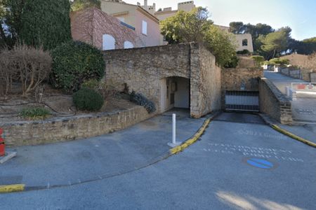 Vue n°2 Parking à louer - Saint Cyr Sur Mer (83270)