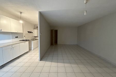 Vue n°2 Appartement 3 pièces T3 F3 à louer - Venelles (13770)