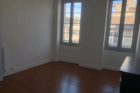 Vue n°3 Appartement 3 pièces T3 F3 à louer - Bordeaux (33000)