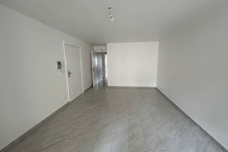 appartement 2 pièces à louer HYERES LES PALMIERS 83400