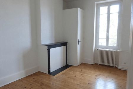 Vue n°3 Appartement 3 pièces T3 F3 à louer - Roanne (42300)