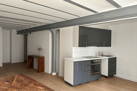 Vue n°3 Appartement meublé 4 pièces T4 F4 à louer - Paris 18ᵉ (75018)