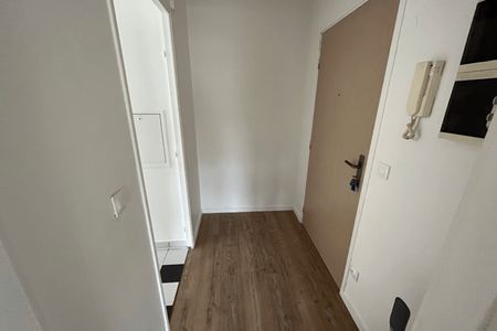 Vue n°3 Appartement 2 pièces T2 F2 à louer - Evry (91000)