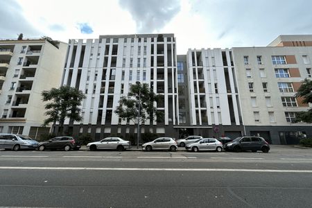 Vue n°3 Appartement 4 pièces T4 F4 à louer - Lyon 8ᵉ (69008)