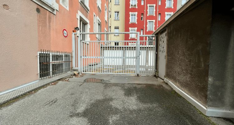 Vue n°1 Parking à louer - Grenoble (38000)