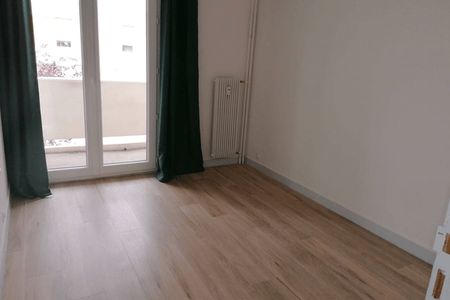 Vue n°3 Appartement 3 pièces T3 F3 à louer - Clermont-ferrand (63100)