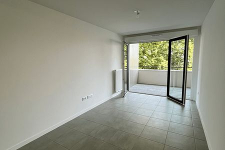 Vue n°2 Appartement 3 pièces T3 F3 à louer - Cenon (33150)