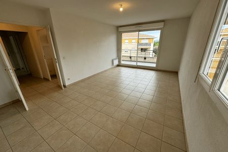 Vue n°2 Appartement 3 pièces T3 F3 à louer - La Fare Les Oliviers (13580)