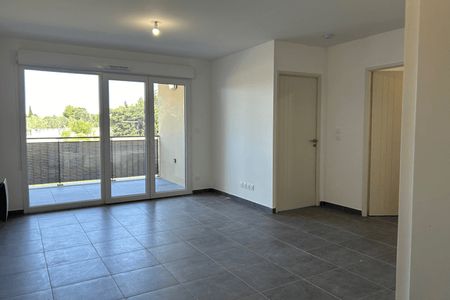 Vue n°2 Appartement 2 pièces T2 F2 à louer - Arles (13200)