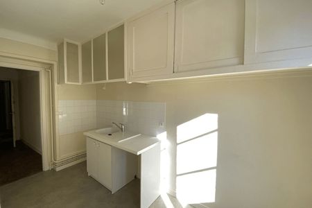 Vue n°3 Appartement 2 pièces T2 F2 à louer - Orleans (45000)