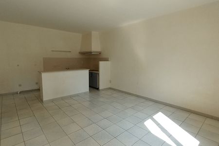 Vue n°2 Appartement 2 pièces T2 F2 à louer - Nimes (30000)